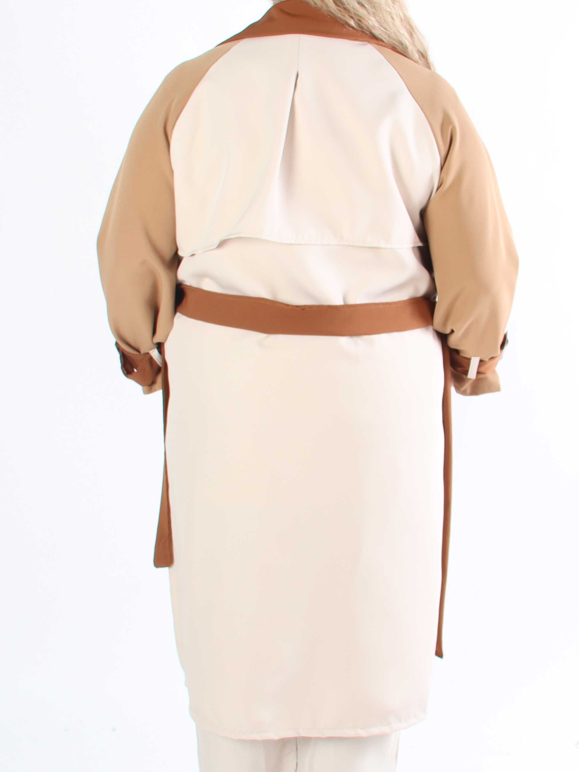 Neema - Let flerfarvet plus size trenchcoat med bindebånd